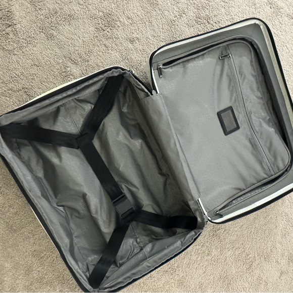 Porsche Design White Luggage - Picture 14 of 14